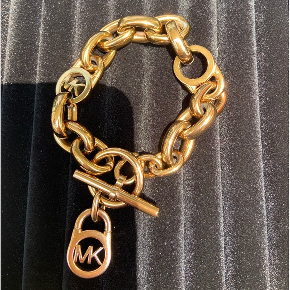 Michael Kors Gold Link Chain Toggle Bracelet EUC - Picture 3 of 5
